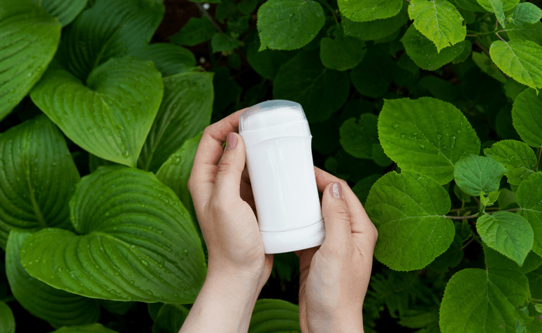 6 benefícios do desodorante de cristal para aderir aos produtos naturais
