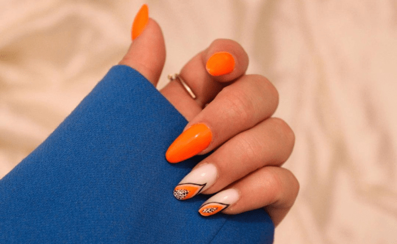 30 ideias de unhas com esmalte laranja que vão trazer cor para seus looks