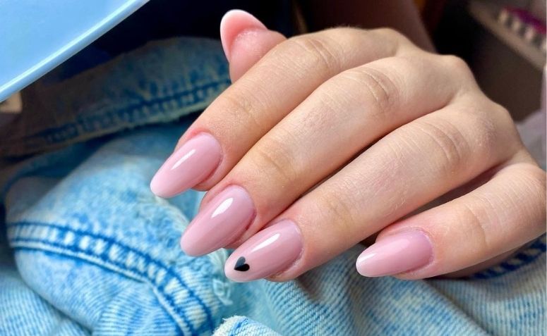 30 opções de unhas com esmalte rosa claro para você se apaixonar