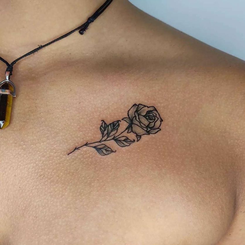Tatuagem de rosa pequena: 90 ideias delicadas para marcar na pele