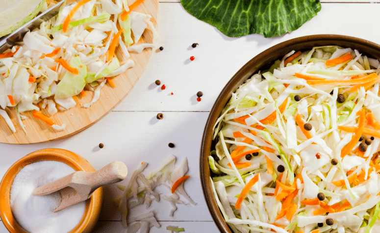 9 receitas de salada de acelga para fugir do usual sem abrir mão do sabor