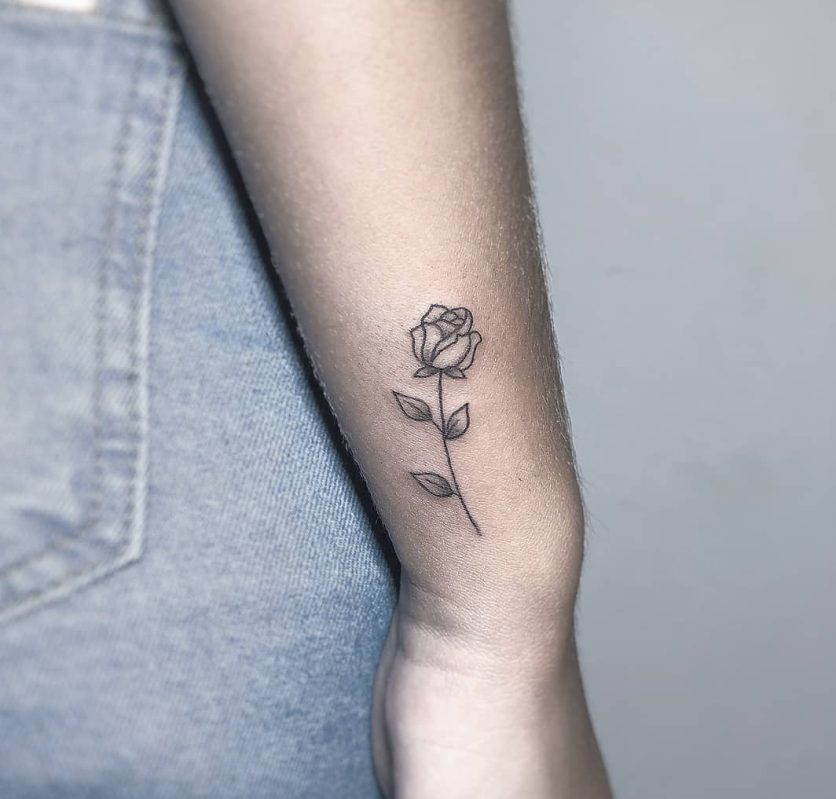 Tatuagem de rosa no braço: 60 artes lindas para te inspirar [FOTOS]