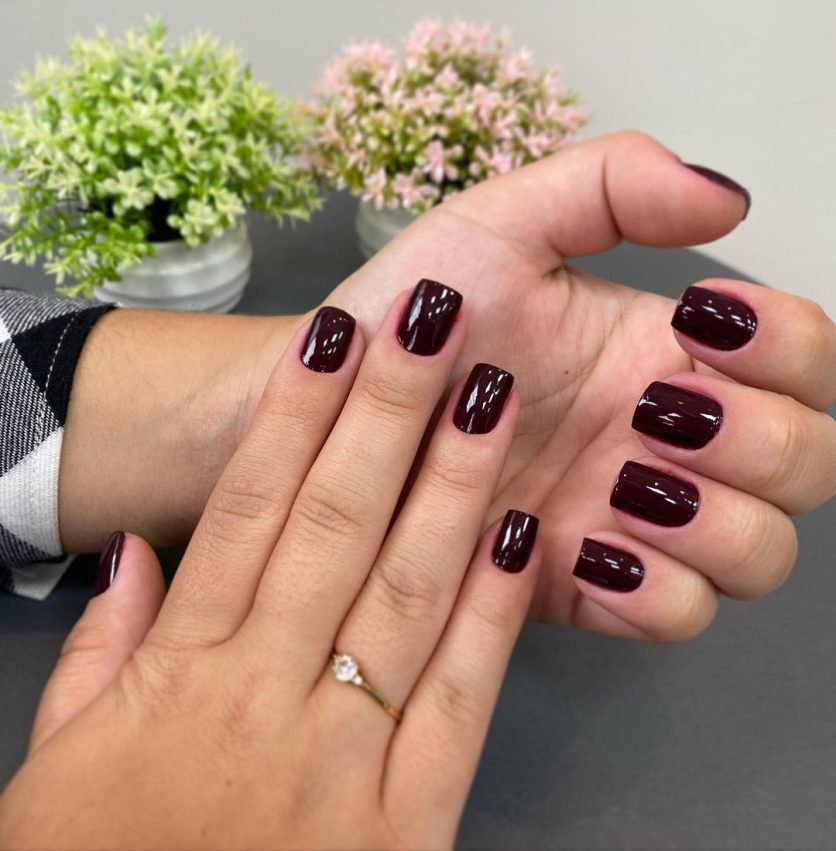 Unhas vinho: 30 inspirações incríveis e 4 tutoriais para criar as suas