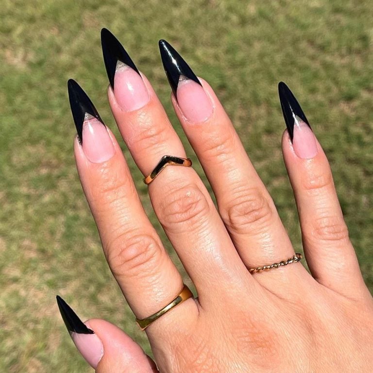 Unha stiletto preta: 30 ideias para arrasar no formato e decoração