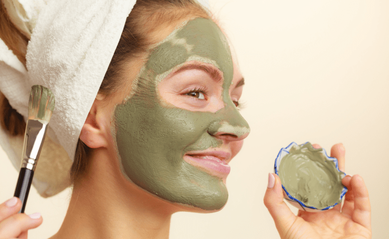 5 benefícios da máscara de argila verde para incluir em seu skincare