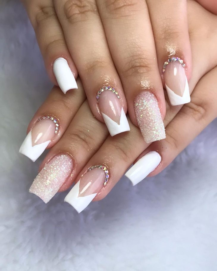 Unhas brancas com glitter: como fazer + 30 fotos deslumbrantes