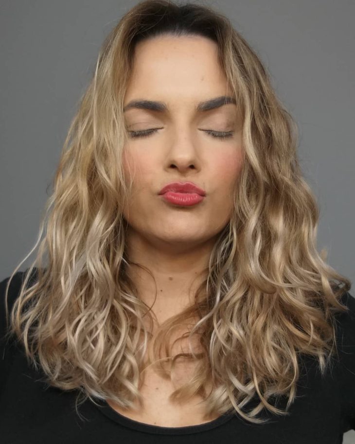 Cabelo 2b: o que é, como cuidar e melhores produtos para os fios