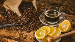 Café com limão: mitos desvendados e dicas para consumir a bebida