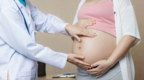 5 causas da dor no umbigo na gravidez e como aliviar