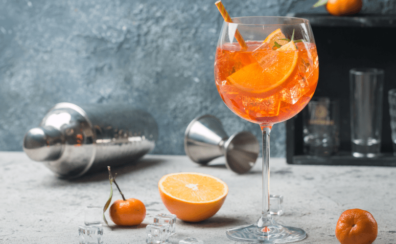 10 receitas de drinks fáceis para se refrescar e curtir com os amigos