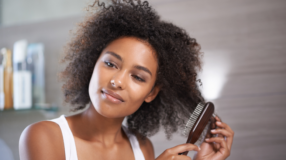 5 tipos de pente para cabelo cacheado recomendados pelas blogueiras