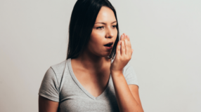8 causas e 7 dicas para acabar com o problema de mau hálito