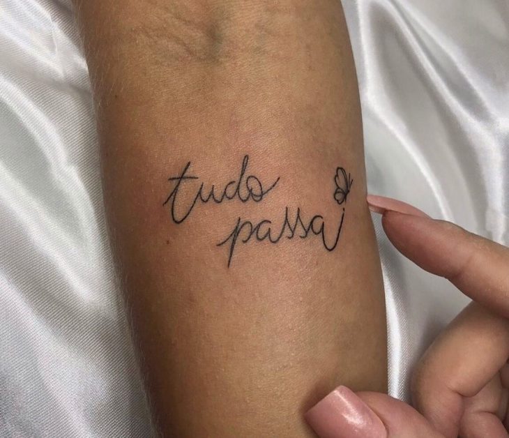 Tatuagem tudo passa: 80 ideias para usar como inspiração