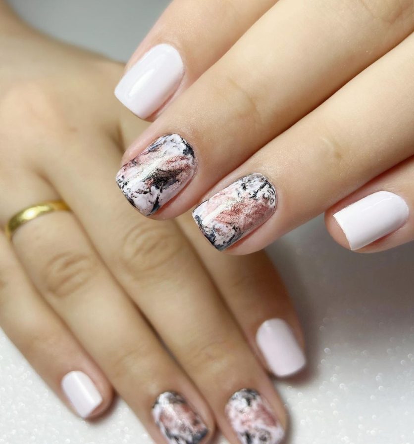 Unhas marmorizadas: 30 ideias para aderir essa decoração