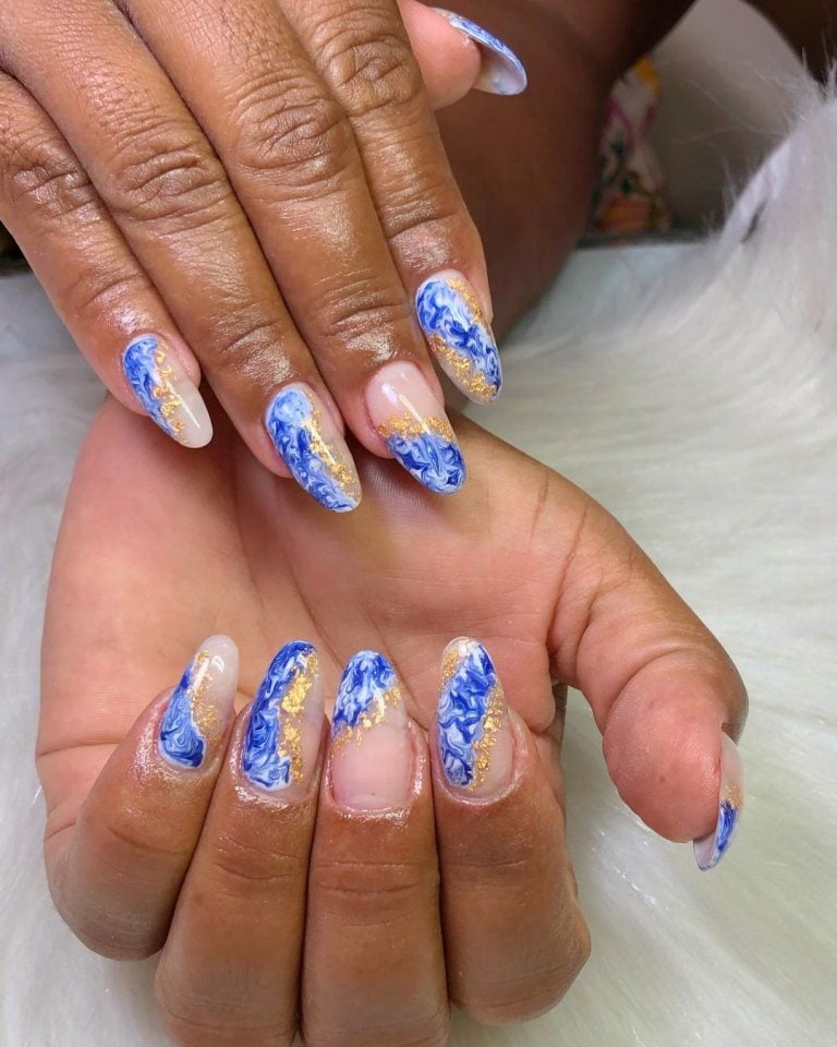 Unhas marmorizadas: 30 ideias para aderir essa decoração