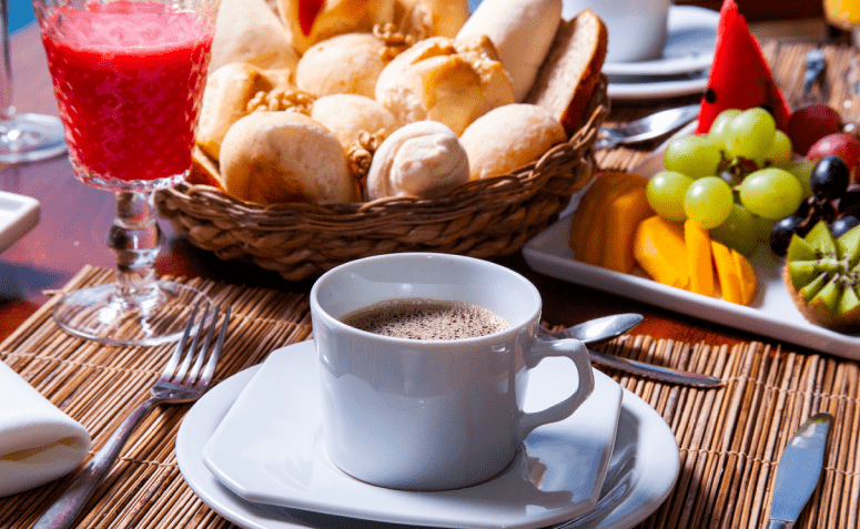22 receitas de comidas e bebidas para um café da manhã prático