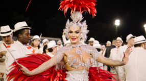 “Pude me assumir por meio do Carnaval”, conta Camila Prins, primeira rainha de bateria trans de São Paulo