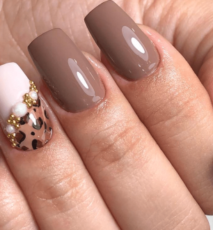 30 nail design com esmalte marrom que vão te fazer amar essa cor