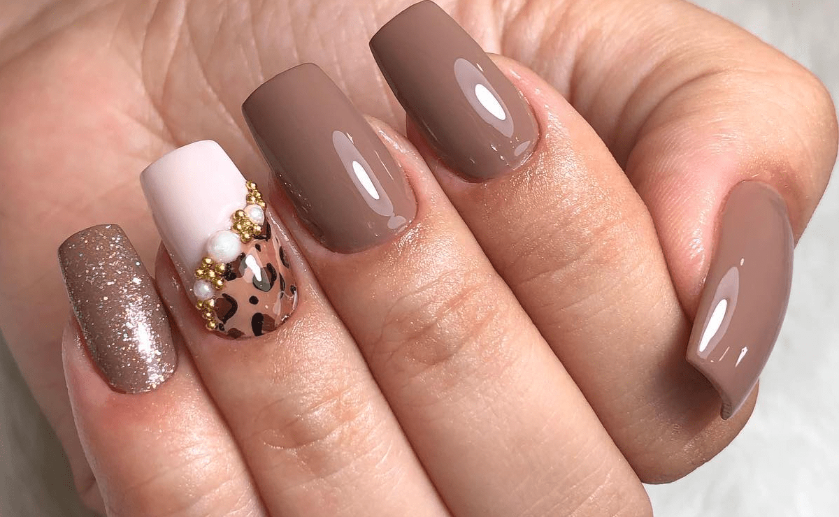 30 nail design com esmalte marrom que vão te fazer amar essa cor