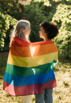 10 maneiras de apoiar o movimento LGBTQIA+ o ano todo