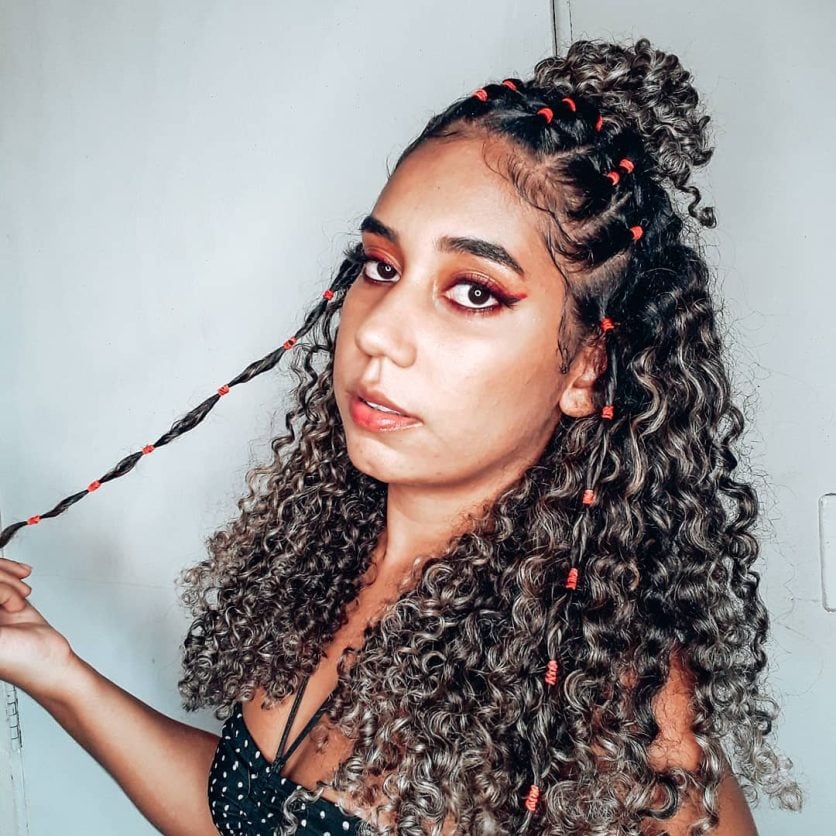 Penteados com liguinha: 25 modelos e 4 tutoriais para entrar na tendência