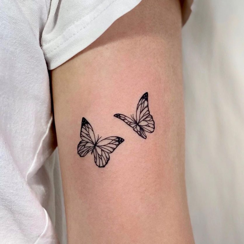 tatuagem de borboleta no braço pequena