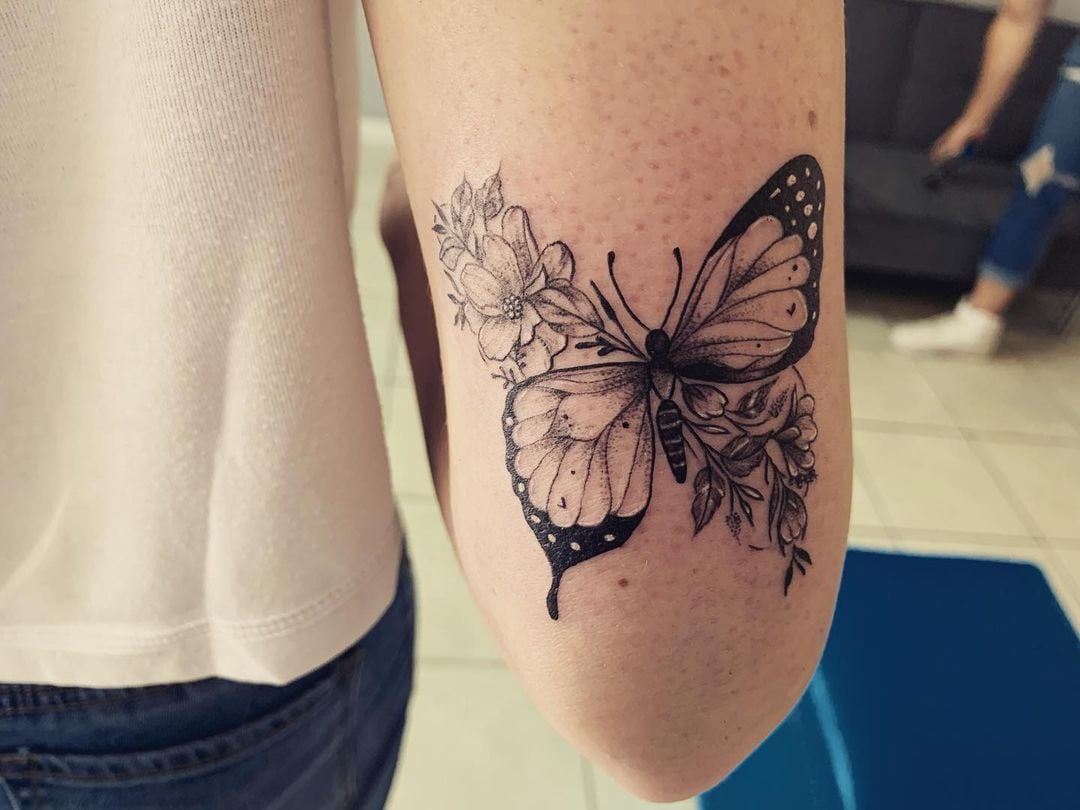 Tatuagem de borboleta no braço: significado e 35 fotos incríveis