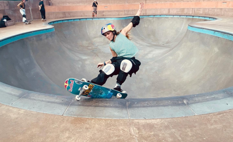 Com muito estilo, Yndiara Asp revolucionou o skate feminino