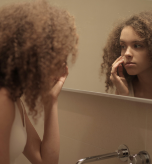 Pele irritada? Confira os principais tipos de dermatite no rosto e como tratar