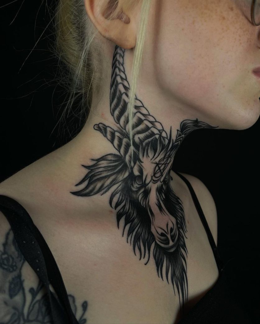 Seja Única Com Uma Tatuagem De Pescoço Feminino: 50+ Idéias Modernas