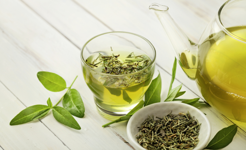 10 benefícios do chá verde para a mente e o corpo