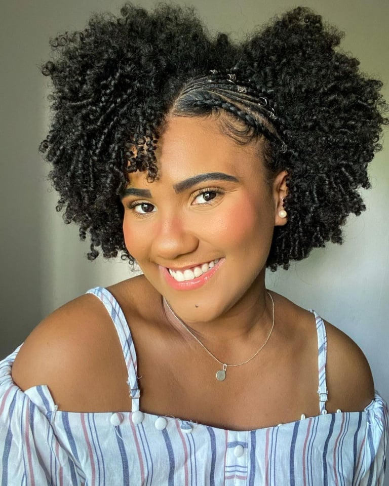 Trança lateral em cabelo cacheado: veja fotos e como fazer