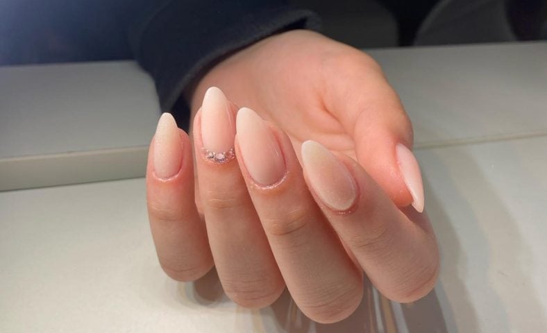 Unhas de acrigel: uma combinação durável entre o gel e acrílico