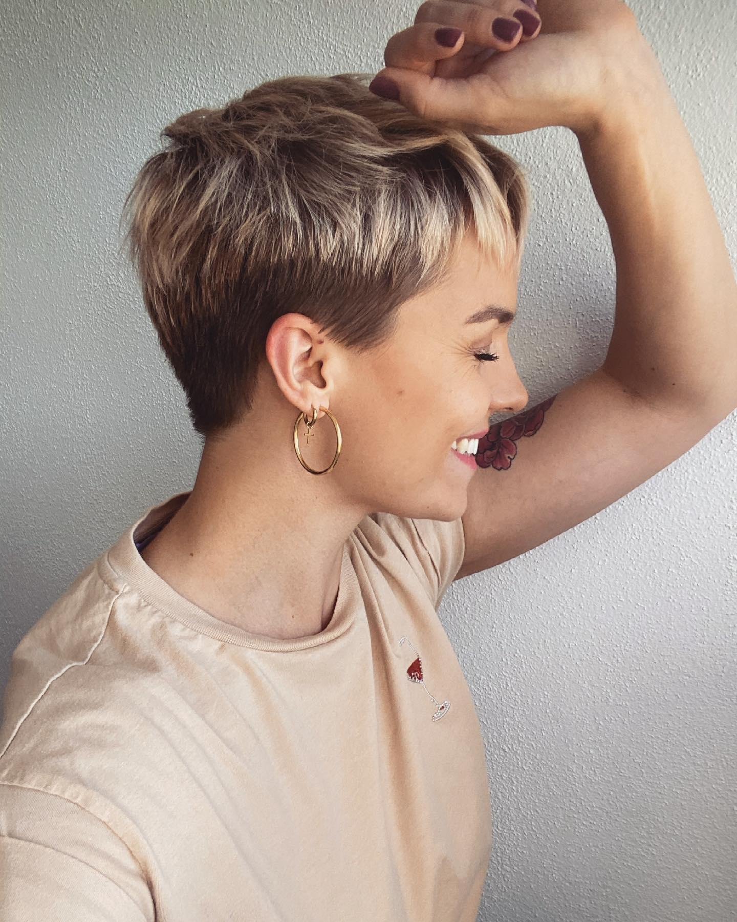 Undercut feminino: 50 fotos e tutoriais para repaginar o visual