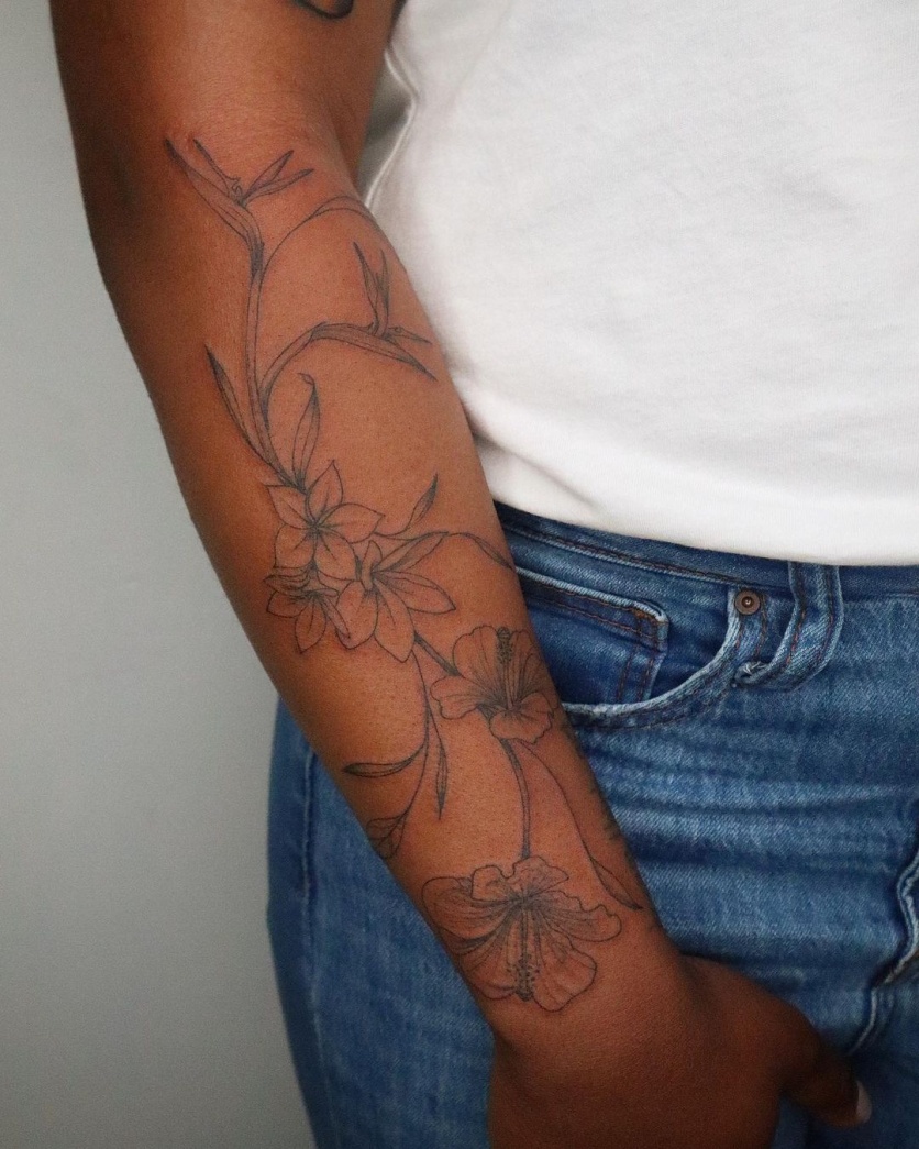 tatuagem de flores delicadas