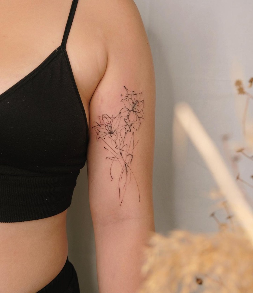 tatuagem de flores delicadas