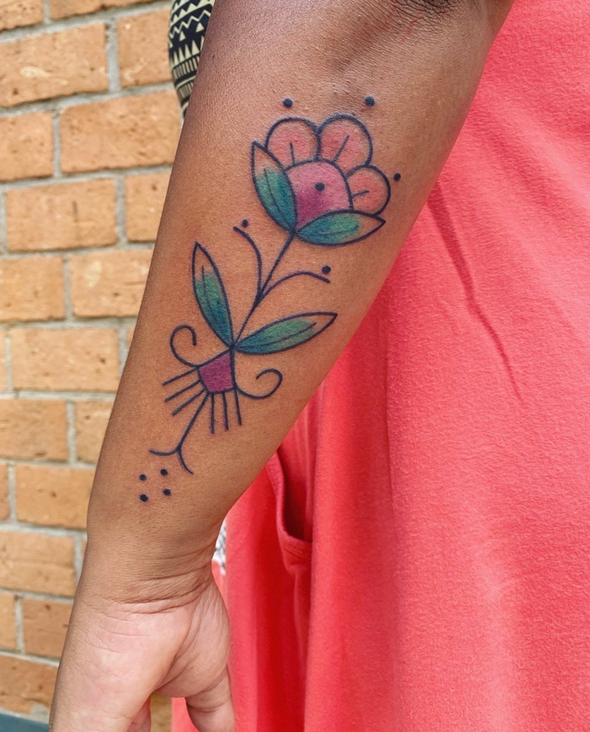 tatuagem de flores no braço