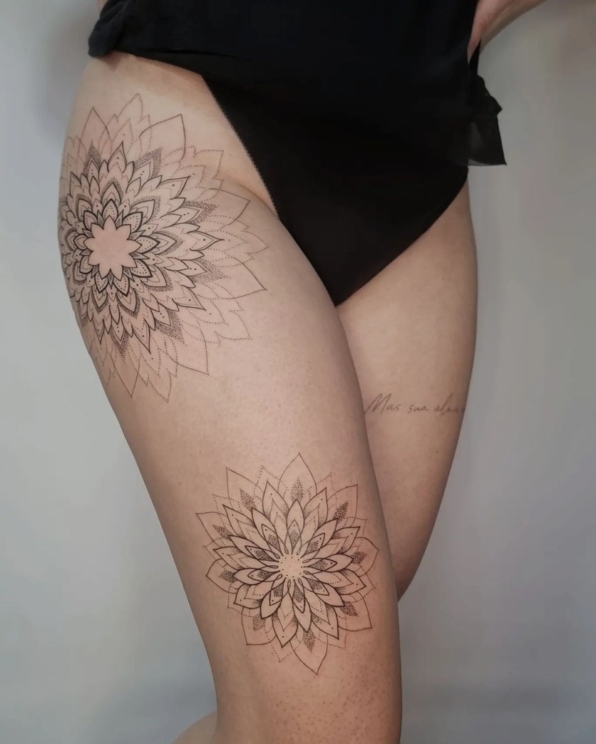tatuagem de flores na perna
