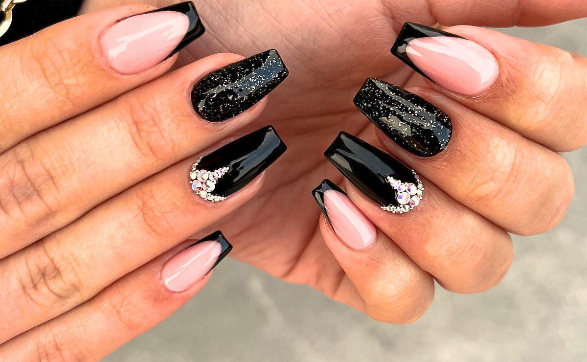 Unhas decoradas pretas: inspirações que unem versatilidade e estilo