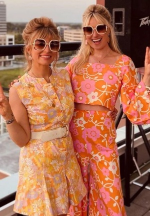 Viaje no tempo com as roupas anos 60: fantasias e looks moderninhos