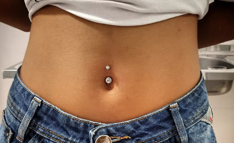 Piercing no umbigo: tire suas dúvidas e conheça os tipos