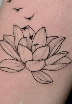 Tatuagem de flor de lótus: a marca da espiritualidade e força feminina