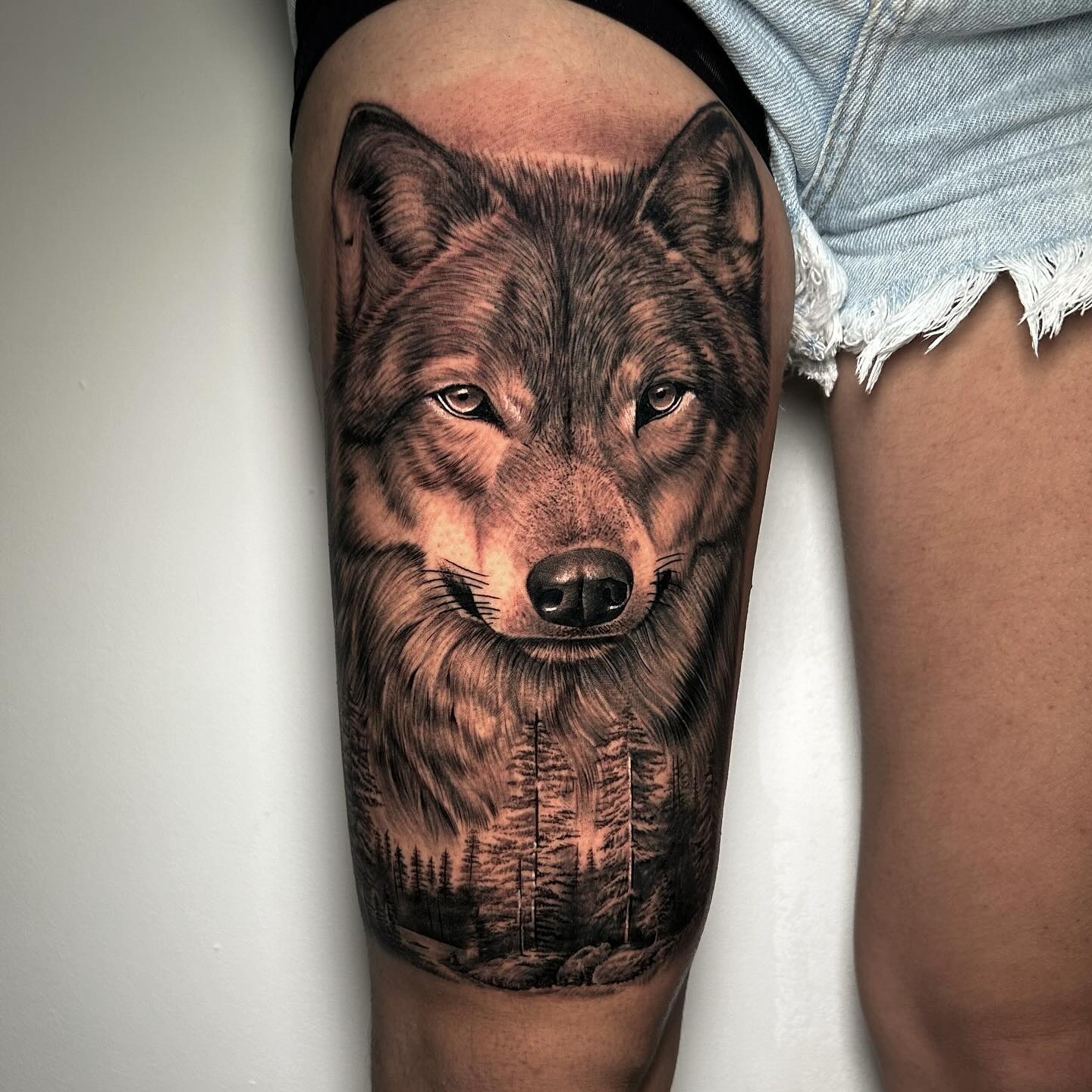 Tatuagem de lobo: 60 ideias, significados e diversos tamanhos