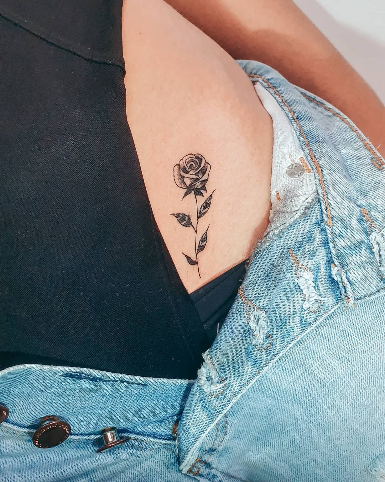 Tatuagem na virilha: 60 fotos e ideias para quem quer ousar