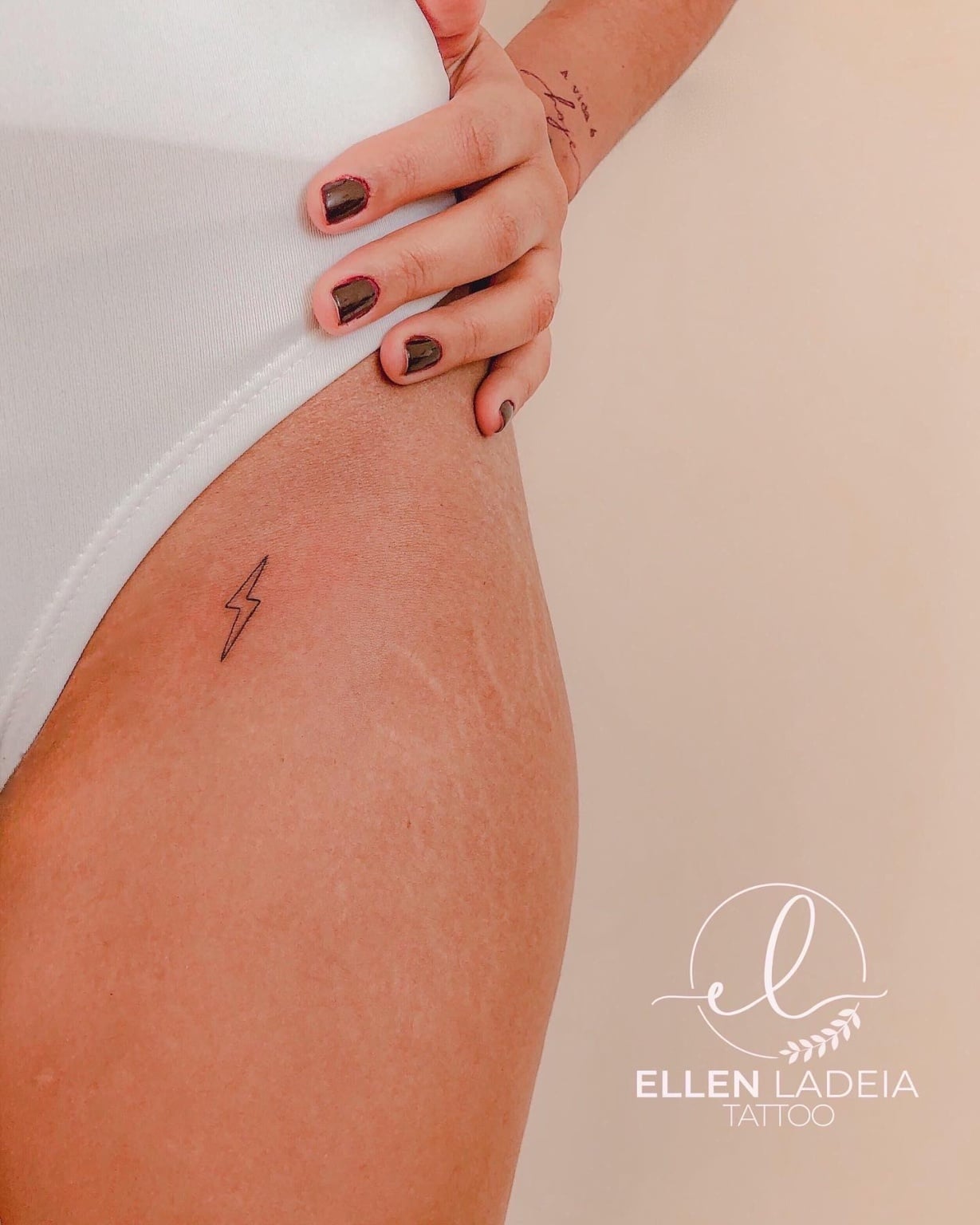 Tatuagem na virilha: 60 fotos e ideias para quem quer ousar