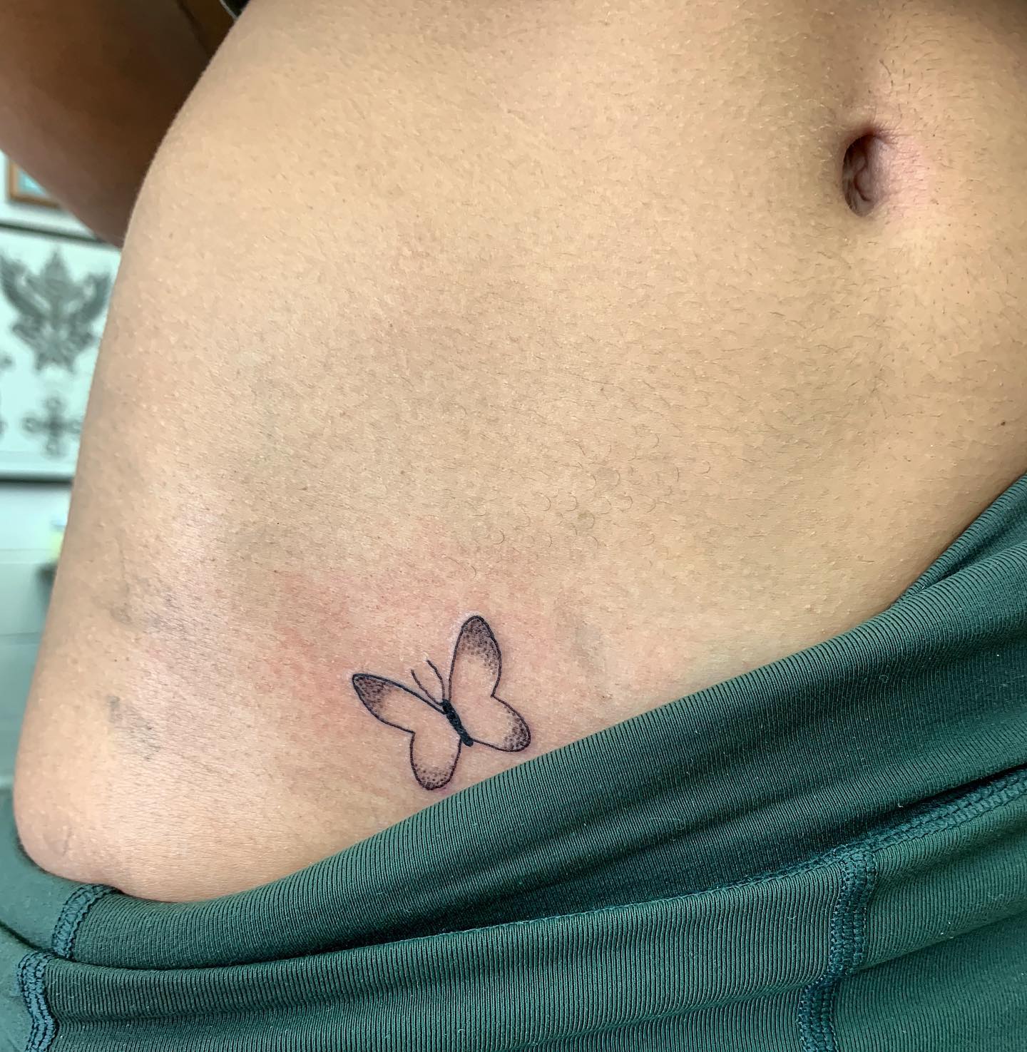 tatuagem de borboleta na virilha