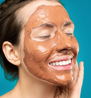 Argila vermelha: o segredo da máscara facial natural que viralizou no TikTok