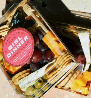 Girl dinner: o jantar simples que virou símbolo de leveza e autenticidade