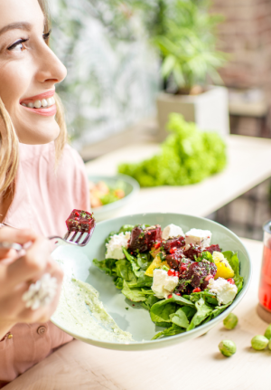 Skincare dinner: a nova tendência que mostra que beleza também vem do prato